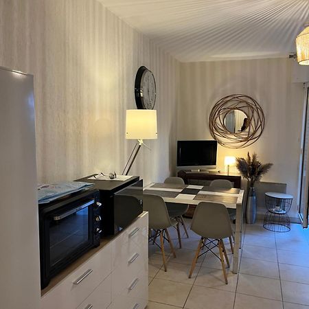 Appartement T2 Avec Terrasse Centre Ville D'Aix En Provence آيكس أومبروفينس المظهر الخارجي الصورة