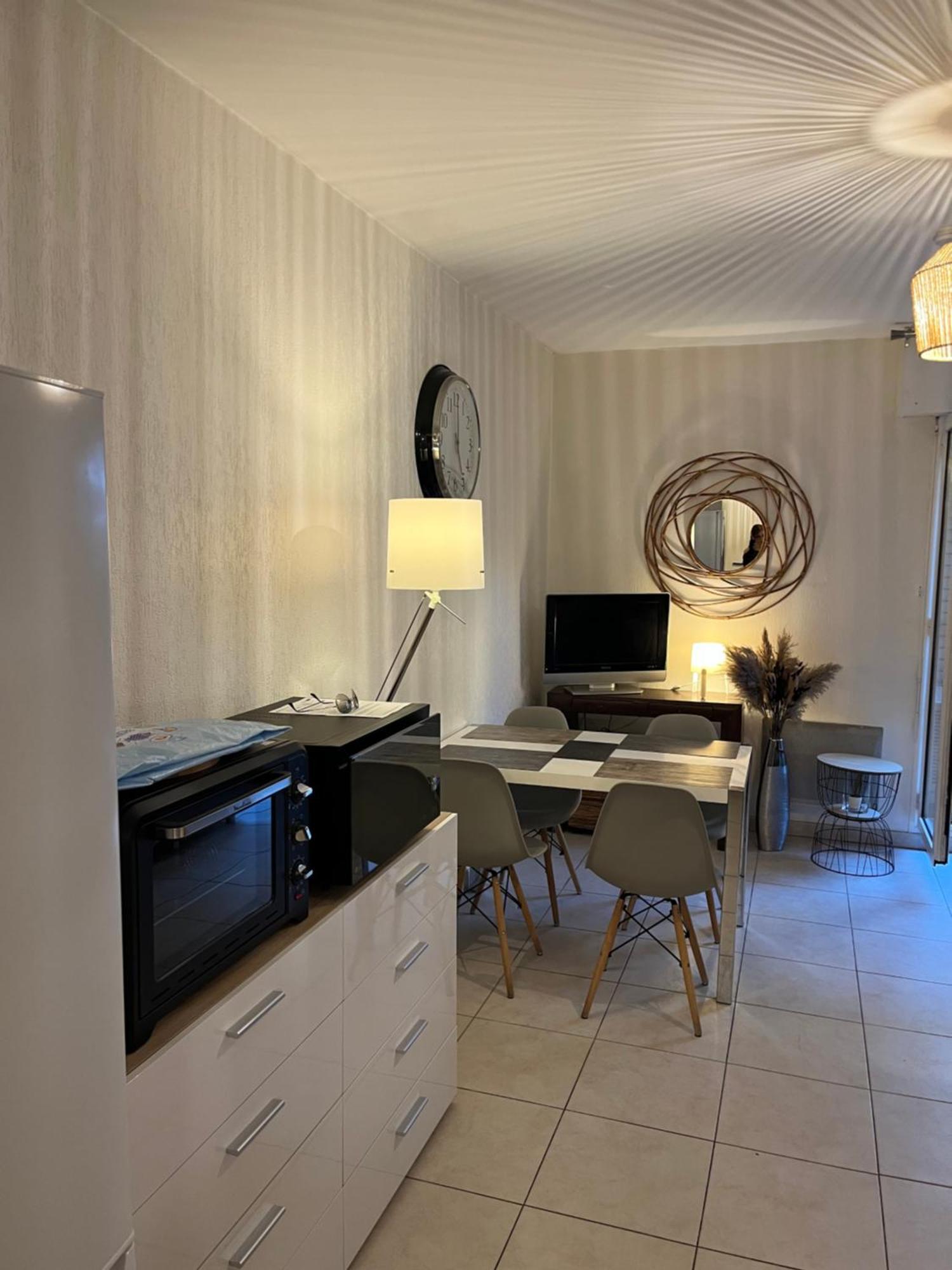 Appartement T2 Avec Terrasse Centre Ville D'Aix En Provence آيكس أومبروفينس المظهر الخارجي الصورة
